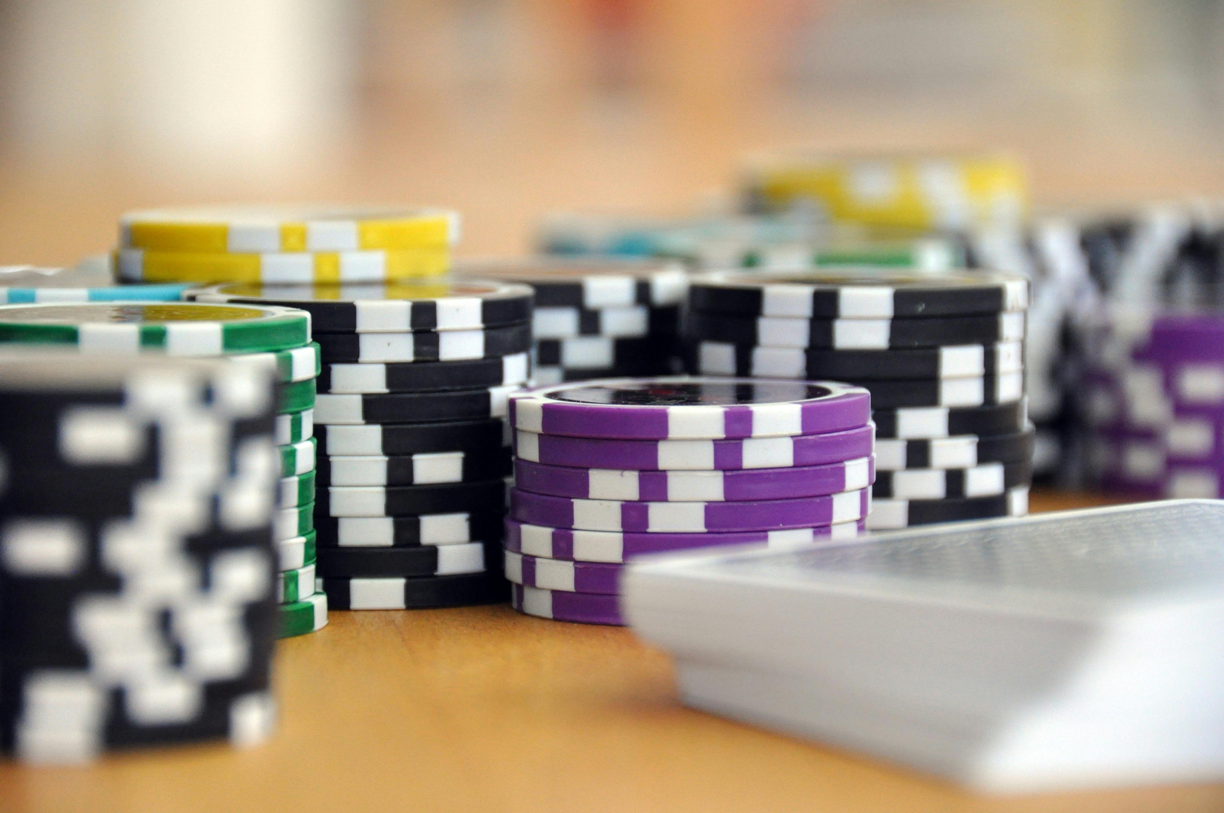 Antarmuka aplikasi gelartoto menampilkan menu permainan slot dan Pertunjukan Permainan Langsung
